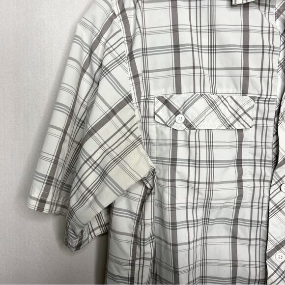 CABELA'S / white gray plaid short sleeve button down / M - Picture 3 of 6